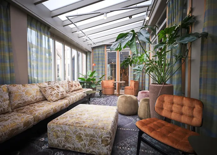 Carlton Oasis Hotel