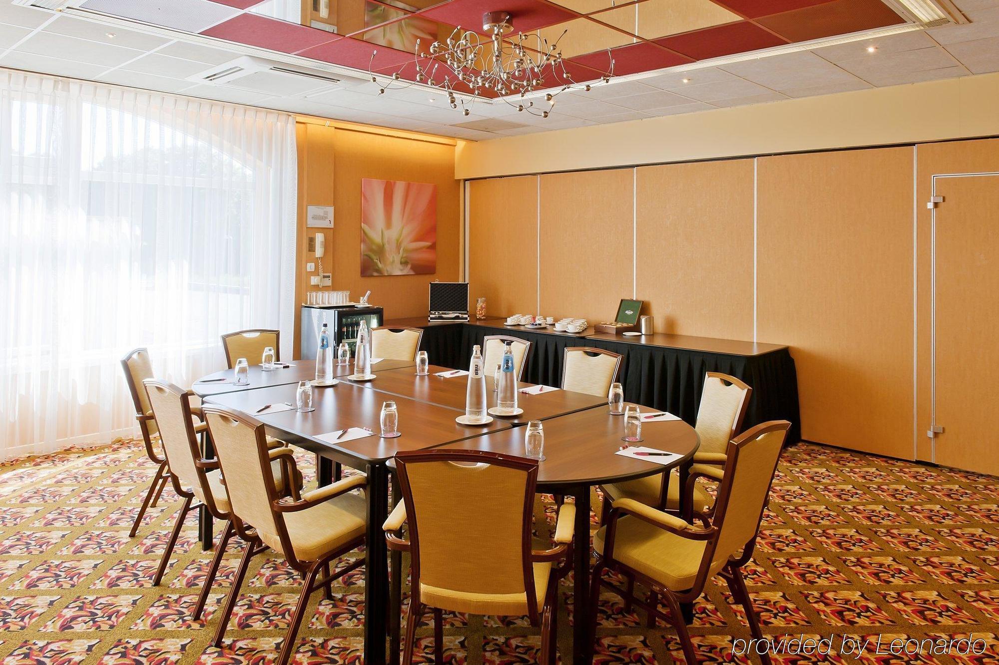 Carlton Oasis Hotel